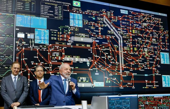 Presidente Lula inaugura o Linhão Manaus–Boa Vista e conecta Roraima ao Sistema Interligado Nacional. Obra histórica traz energia mais barata, limpa e estável, com economia de R$ 600 milhões anuais.