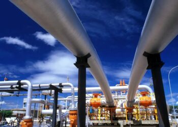 Em julho de 2025, Brasil registra recorde histórico na produção de petróleo e gás natural, alcançando 5,16 milhões de barris de óleo equivalente por dia, com pré-sal liderando o volume.