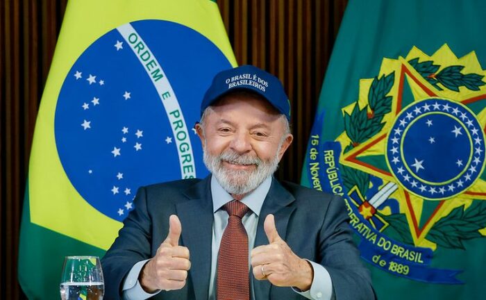 Em artigo no New York Times, Lula respondeu ao tarifaço de Trump, defendeu a soberania do Brasil, o multilateralismo e destacou o papel do PIX e da preservação da Amazônia.