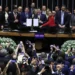 O Congresso promulgou a PEC 66/2023, que retira precatórios do limite de despesas da União em 2026, cria novas regras para estados e municípios e autoriza refinanciamento de dívidas previdenciárias.