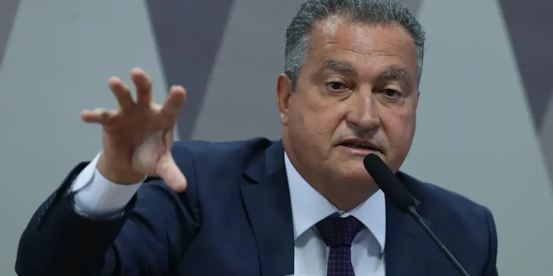 O ministro Rui Costa afirmou que o governo vai acionar hotéis que cobram preços abusivos para a COP30, em Belém. Investimentos de R$ 4 bilhões garantem infraestrutura e legado para a cidade.
