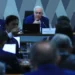 O relator Alessandro Vieira recomendou a rejeição da PEC da Blindagem no Senado, alegando que a proposta pode transformar o Congresso em “abrigo para criminosos”. Texto prevê autorização prévia e voto secreto para processar parlamentares.