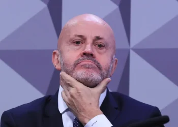 Na CPMI do INSS, “Careca do INSS” disse que vai entregar 180 GB de documentos à PF para comprovar sua inocência em esquema de descontos ilegais em aposentadorias.