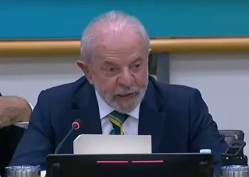 Lula anuncia aporte de US$ 1 bilhão no Fundo Florestas Tropicais para Sempre (TFFF), que será lançado na COP30, em Belém, e busca mobilizar até US$ 125 bilhões para a preservação das florestas tropicais.
