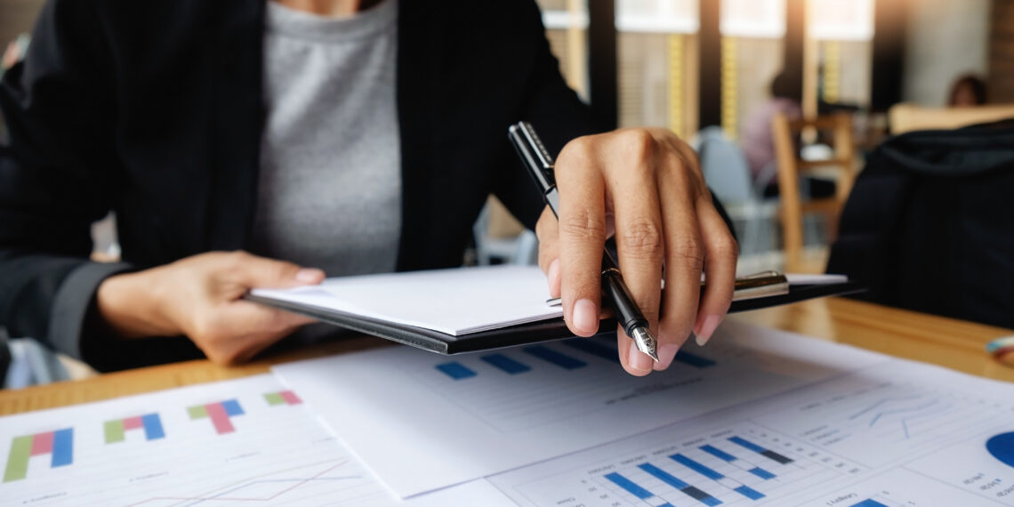 MTE libera 4ª edição do Relatório de Transparência Salarial para mais de 54 mil empresas. Publicação deve ser feita até 30 de setembro em canais institucionais; multa pode chegar a 100 salários mínimos.
