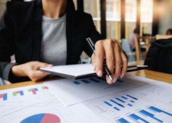 MTE libera 4ª edição do Relatório de Transparência Salarial para mais de 54 mil empresas. Publicação deve ser feita até 30 de setembro em canais institucionais; multa pode chegar a 100 salários mínimos.