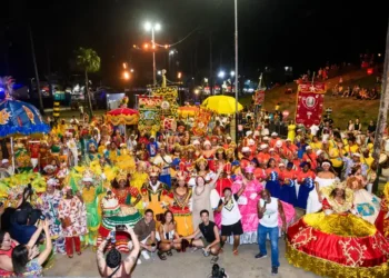 O MIMO Festival voltou a Olinda em 2025 após sete anos e celebrou a cultura pernambucana com frevo, maracatu, cordel e shows de artistas como Edu Lobo e Hamilton de Holanda.