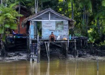 A universalização do saneamento básico na Amazônia Legal pode gerar quase R$ 330 bilhões em benefícios até 2040, segundo estudo do Instituto Trata Brasil.