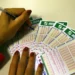 Concurso 2.914 da Mega-Sena sorteia neste sábado (13) prêmio estimado em R$ 3,5 milhões. Veja como apostar, valor do jogo e onde acompanhar o sorteio ao vivo.