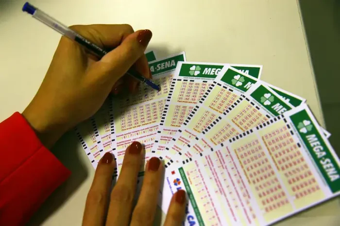 Concurso 2.914 da Mega-Sena sorteia neste sábado (13) prêmio estimado em R$ 3,5 milhões. Veja como apostar, valor do jogo e onde acompanhar o sorteio ao vivo.