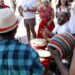 Mais de 100 pessoas participaram do Caminhos para Exu em Brasília, evento que celebra religiões de matriz africana, promove a resistência cultural e combate a intolerância religiosa.