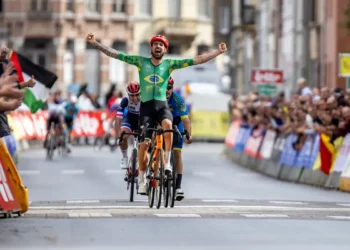 O paulista Lauro Chaman conquistou o tricampeonato mundial de paraciclismo em Ronce, na Bélgica. O Brasil encerrou o torneio com cinco medalhas.