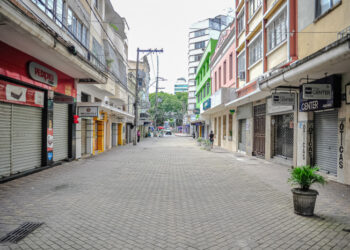 A Secretaria de Obras de Vitória começa o recapeamento das ruas Barão de Monjardim, Graciano Neves e Sete de Setembro no Centro. Serviços ocorrem de 29 de setembro a 3 de outubro, sem interrupção total do trânsito.