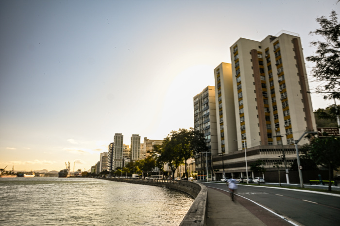 Vitória conquista primeiro lugar no Ranking CSC 2025 como cidade mais inteligente do Brasil. Destaque para educação, saúde, segurança, conectividade 5G e políticas sociais inovadoras.