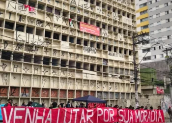Moradores da Ocupação Palestina Livre, em Diadema (SP), denunciam impedimento de entrada no local pela prefeitura. Justiça exige medidas de acolhimento antes de autorizar desocupação.
