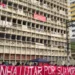 Moradores da Ocupação Palestina Livre, em Diadema (SP), denunciam impedimento de entrada no local pela prefeitura. Justiça exige medidas de acolhimento antes de autorizar desocupação.
