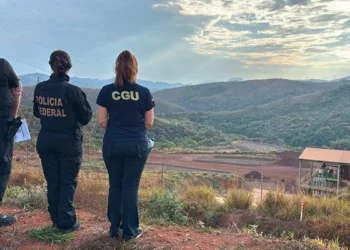 Polícia Federal prende diretor da ANM e ex-diretor da PF em Minas Gerais durante a Operação Rejeito, que apura fraudes ambientais e esquema bilionário de mineração ilegal.