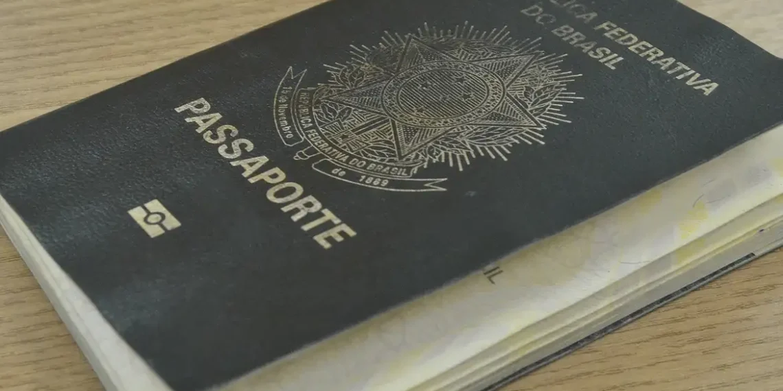 Entram em vigor novas regras para solicitação de visto americano: entrevista presencial obrigatória para todos os viajantes, aumento da taxa de emissão e manutenção de isenções para diplomatas e renovação de vistos recentes.