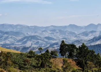A revista cultural O Mantiqueira lança sua edição zero neste sábado (20), gratuita, com textos sobre memória, cultura, democracia e identidade regional da Serra da Mantiqueira.