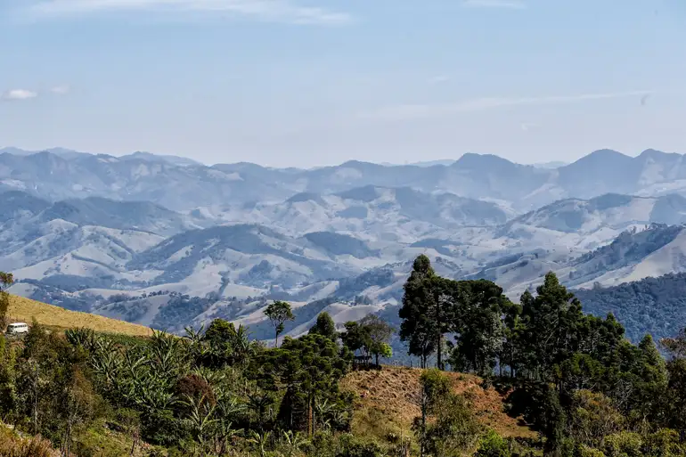 A revista cultural O Mantiqueira lança sua edição zero neste sábado (20), gratuita, com textos sobre memória, cultura, democracia e identidade regional da Serra da Mantiqueira.