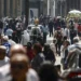 Em dois anos, 6,55 milhões de famílias deixaram a linha da pobreza no Brasil, revela análise do Cadastro Único. Governo atribui avanço a programas sociais, trabalho e qualificação do cadastro.