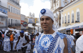 O Carnaval de Salvador ganha status de manifestação cultural nacional com a lei nº 15.196. A medida destaca a importância histórica, social e cultural do evento, impulsionando turismo e cultura no Brasil.