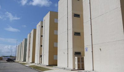 O déficit habitacional do Brasil caiu para 7,6% em 2023. Ministro Jader Filho afirma que o país vai superar 3 milhões de unidades habitacionais até 2026, com novas medidas do programa Minha Casa Minha Vida para todas as faixas de renda.