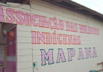 O Governo do Brasil apoia a conclusão da agroindústria de açaí da Associação das Mulheres Indígenas Ticuna (Mapana), em Belém do Solimões (AM), com capacitação, tecnologia de água potável e plano de negócios. A iniciativa fortalece a autonomia de 200 mulheres indígenas.