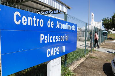 O Brasil possui 3.058 Centros de Atenção Psicossocial (CAPS) no SUS, que oferecem atendimento gratuito em saúde mental. Estrutura inclui apoio a pessoas em sofrimento psíquico, prevenção ao suicídio e combate às drogas.