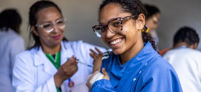 O Ministério da Saúde estendeu até dezembro de 2025 a vacinação contra o HPV para jovens de 15 a 19 anos. A meta é imunizar 7 milhões de adolescentes que perderam a dose entre os 9 e 14 anos.