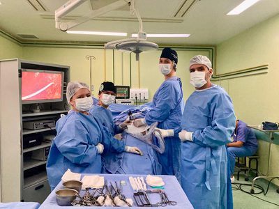 SUS celebra 35 anos com destaque para hospitais universitários que unem atendimento 100% gratuito, inovação em saúde e formação profissional.