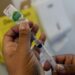 Boletim InfoGripe da Fiocruz mostra aumento de casos de influenza A e Covid-19 em Goiás e no Distrito Federal. Crescimento de SRAG é classificado como atípico.