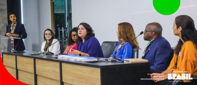 Atendentes do Disque 100 e Ligue 180 recebem capacitação para identificar e encaminhar denúncias de tráfico de pessoas e trabalho escravo. A ação integra o 4º Plano Nacional de Enfrentamento ao Tráfico de Pessoas.