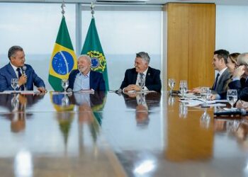 Governo anuncia entrega de 373 ônibus Euro 6 em quatro estados pelo Novo PAC. Investimento de R$ 317 milhões vai reduzir poluição e modernizar a mobilidade urbana.