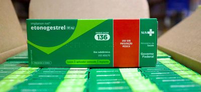 O SUS recebe primeiras unidades do Implanon, implante contraceptivo de longa duração. Serão distribuídas 1,8 milhão de unidades até 2026, com capacitação de profissionais de saúde em todo o país.
