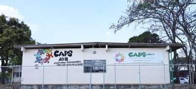 Os Centros de Atenção Psicossocial (CAPS) oferecem atendimento em saúde mental e para dependência de álcool e drogas pelo SUS. Conheça as modalidades, quem pode acessar e como funciona o serviço.
