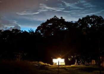 O Governo Federal lança aplicativo do programa Luz para Todos, facilitando o acesso à energia elétrica em áreas remotas e comunidades vulneráveis, incluindo indígenas e quilombolas.