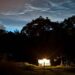 O Governo Federal lança aplicativo do programa Luz para Todos, facilitando o acesso à energia elétrica em áreas remotas e comunidades vulneráveis, incluindo indígenas e quilombolas.