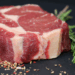 A Indonésia autorizou 17 frigoríficos brasileiros a exportar carne bovina. Agora, 38 estabelecimentos estão habilitados, fortalecendo as exportações e a posição do Brasil no Sudeste Asiático