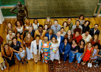 Cine Alvorada recebeu a exibição do filme A Melhor Mãe do Mundo, de Anna Muylaert, com a presença do presidente Lula, Janja, ministros, artistas e catadoras de recicláveis.
