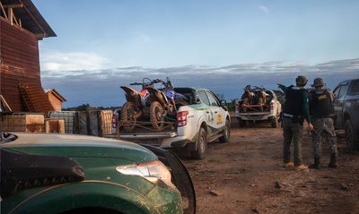 Com mais de 7 mil operações na Terra Yanomami, o Governo do Brasil reduziu em 98% o garimpo ilegal e ampliou o atendimento em saúde indígena, garantindo proteção ambiental e dignidade a 31 mil indígenas.