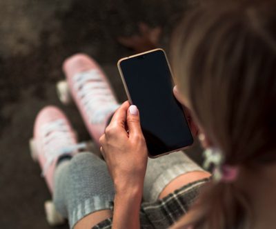 MDHC divulga diagnóstico inédito sobre violência sexual online contra crianças e adolescentes no Brasil. Estudo aponta desafios, lacunas e recomendações para proteger o público infantojuvenil.