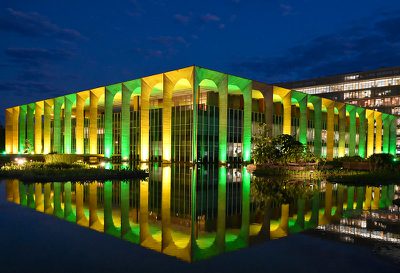 Itamaraty reage a ameaça dos EUA após condenação de Bolsonaro pelo STF. Ministério defende soberania nacional, independência do Judiciário e a democracia brasileira.
