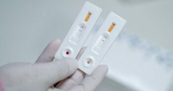 Brasil amplia estratégias de enfrentamento à hanseníase com diagnóstico precoce, capacitação de profissionais e parceria da Fundação Sasakawa. Medidas integram o Programa Brasil Saudável, que busca eliminar doenças negligenciadas até 2030.