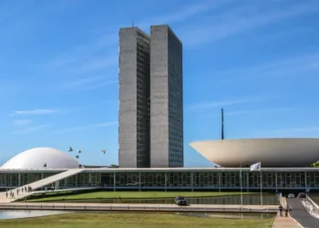O advogado Eli Cohen disse à CPMI do INSS que fraudes em descontos de mensalidades contra aposentados só ocorreram com conivência de dirigentes do instituto e apontou indícios de participação de autoridades de alto escalão.