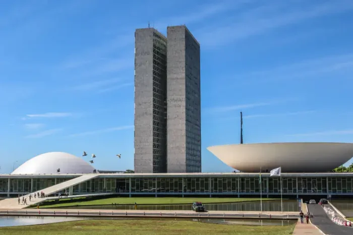O advogado Eli Cohen disse à CPMI do INSS que fraudes em descontos de mensalidades contra aposentados só ocorreram com conivência de dirigentes do instituto e apontou indícios de participação de autoridades de alto escalão.