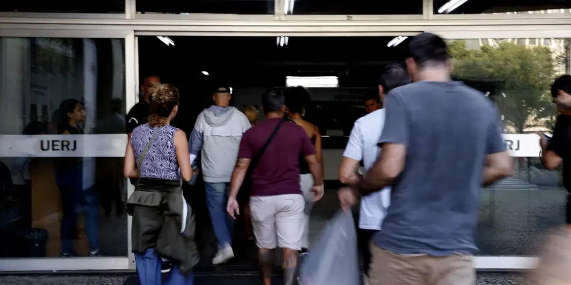 Candidatos aprovados no Concurso Nacional Unificado (CNU 2024) têm até as 23h59 de hoje (23) para manifestar interesse em permanecer na lista de espera pelo SouGov.br.