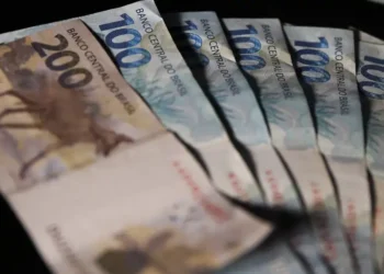 Em julho, brasileiros sacaram R$ 310 milhões em valores esquecidos no sistema financeiro. O Banco Central informa que ainda há R$ 10,7 bilhões disponíveis para resgate no Sistema de Valores a Receber (SVR).