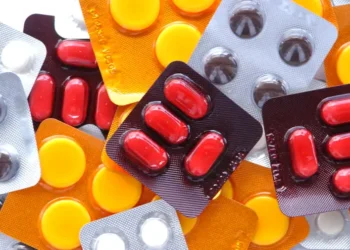 Anvisa, OMS e especialistas afirmam que não há comprovação de que paracetamol na gravidez cause autismo. Uso do medicamento é seguro segundo estudos.