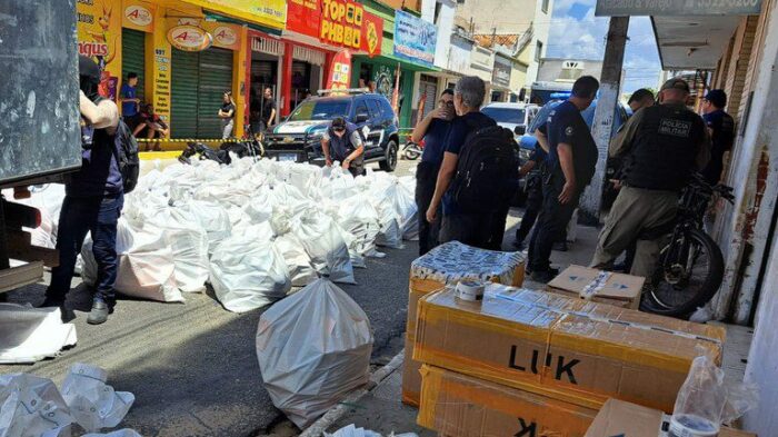 Operação em Parnaíba (PI) apreende 520 sacos de produtos eletrônicos falsificados ou sem homologação da Anatel e Inmetro, em ação conjunta da Receita Federal e órgãos de fiscalização.